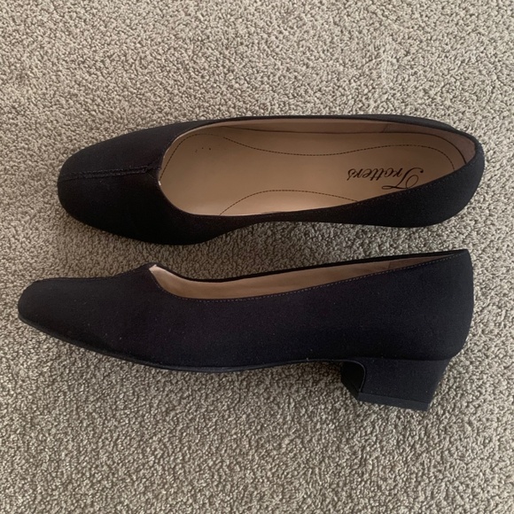 Trotters Doris Black Micro Slip On 1 1/4” Heel Shoes Womens Size 8M in Box MINT! - Picture 3 of 9